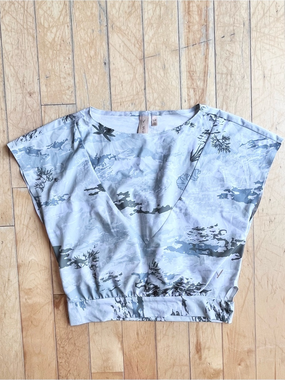 Indyeva Abstract Print Wrap-Style Cap Sleeve Lightweight Crop Top Size Small
